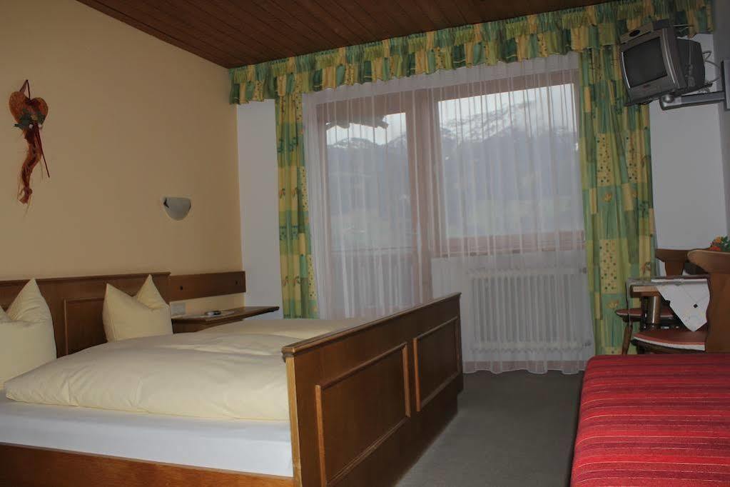 Gasthof Pension Berghof Hippach Exterior photo